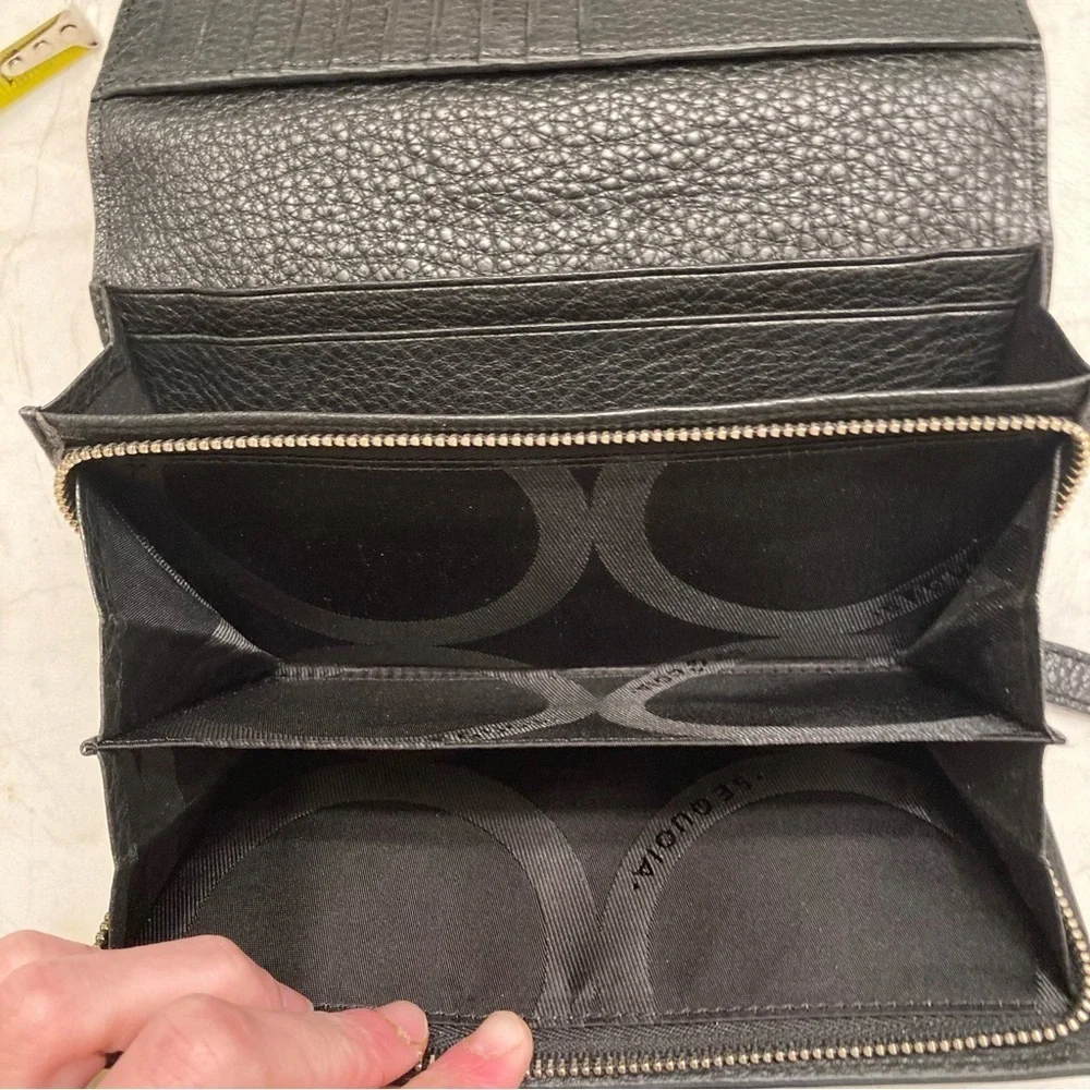 Suquoia black leather clutch wallet